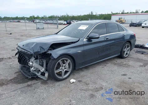 2016 Mercedes-Benz C 300 Sport z USA, uszkodzony, nr VIN WDDWF4JB1GR147696